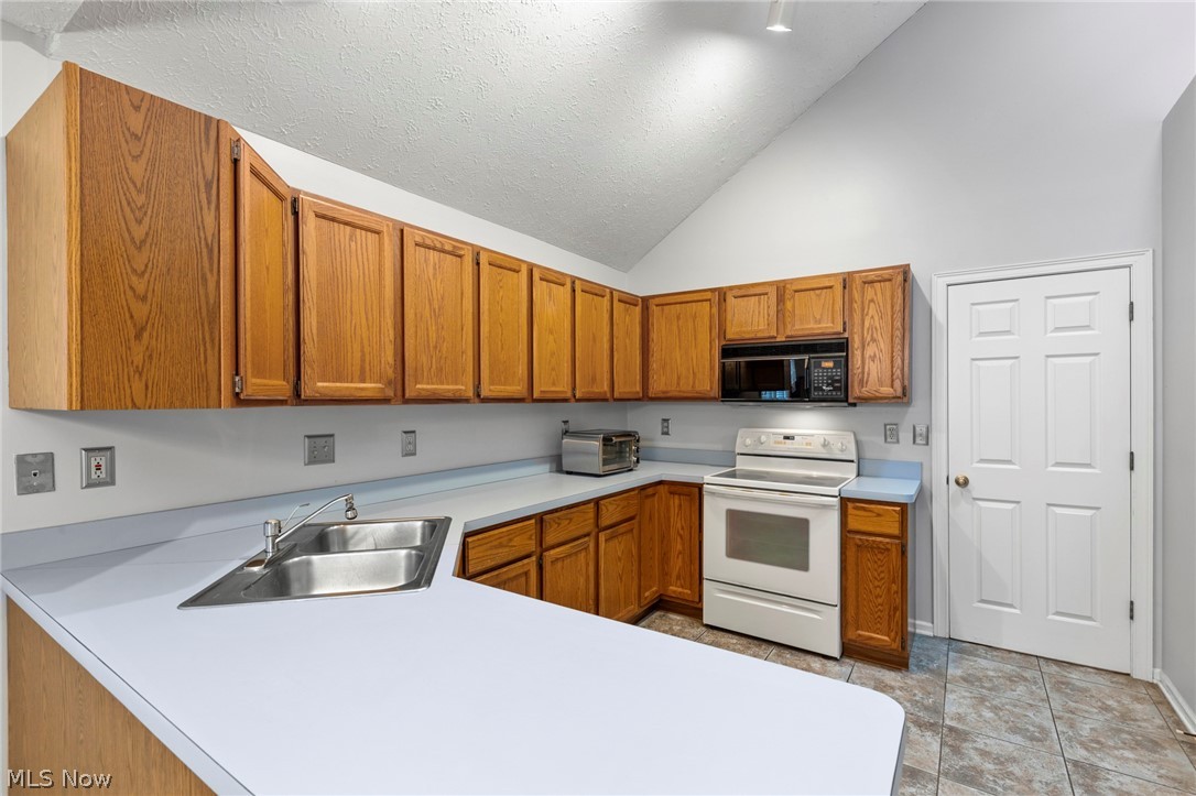 Macintosh Farms Condo 01 - Residential