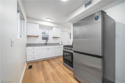 Tiny photo for 3890 E 143rd Street, Cleveland, OH 44128 (MLS # 5255321)