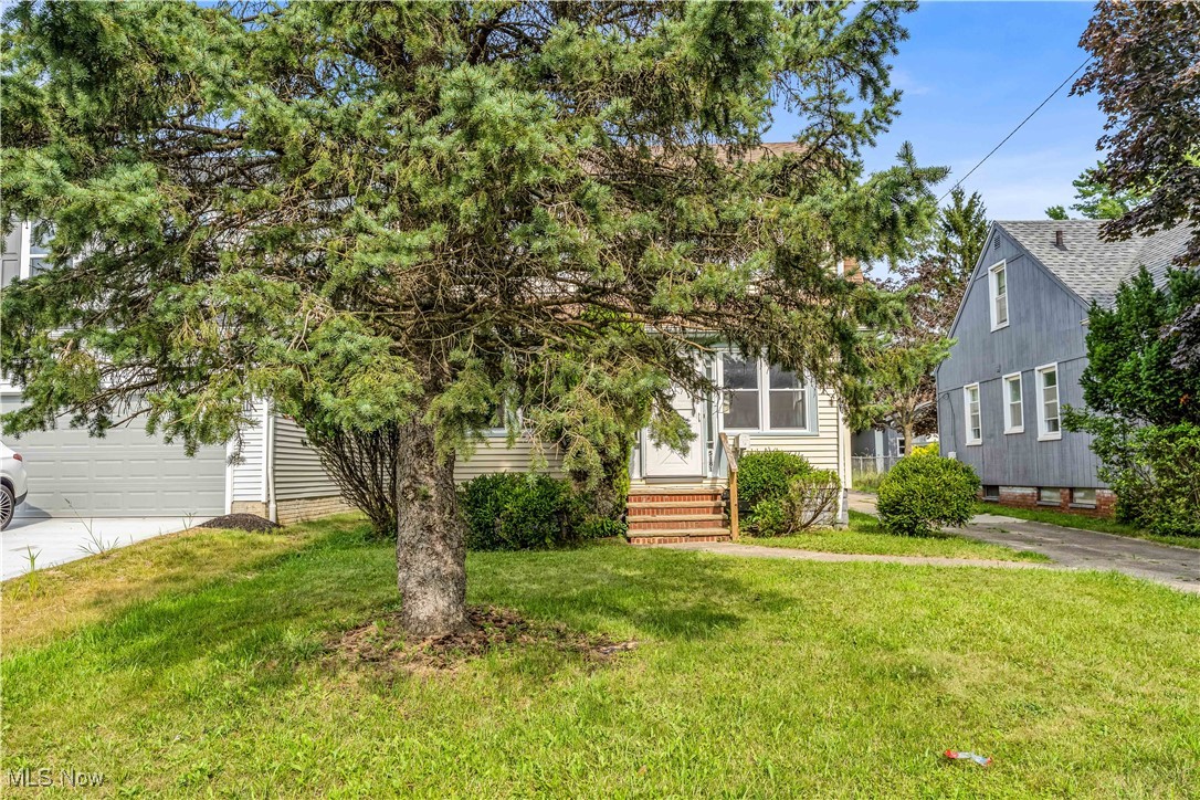 5181 Clement Ave, Maple Hts - Spacious 3 bed 1 bath single family home! //
$ 1315 rent / $ 1315 deposit //
$55 application fee per adult //
1-2 pets OK in this unit. After application pre-approval, a PetScreening is required for any animals to proceed with one of our properties; a PetScreening affidavit is still required if you have no pets. (Some breed restrictions apply per HUD guidelines). //
NO SMOKING //
1 time $169 non-refundable set up fee paid at lease signing //
$35/month required resident benefit package; can include personal property/liability insurance for an additional $10/month for $45/month total. //
*** MOVE-IN DATE 30-60 DAYS OUT TO ACCOMMODATE REQUIRED CITY COMPLIANCE WITH CITY OF MAPLE - MOVE-IN DATE TBD, NO EXCEPTIONS. *** //
After application Pre-Approval 1 applicant per household application is required to fill out a PetScreening application, before being about to proceed with placing a Reservation Fee for one of our properties. You will receive a pre-approval for your application and in order to proceed, the PetScreening is required. Even if you have NO pets - this application must be filled out. One time, non-refundable pet fee of $250-600 per animal applies to all pets & must be paid before or when you pay your first month rent. (No fee for qualified assistance animals). //
Our application is processed through secure site: Findigs, and they require ID and income verification. Without this, your application will not be processed. They offer 24/7 chat support on their application directly if you have any questions. //
BEDROOMS:3 + 1 bonus room //
BATHROOMS:1 //
APPLIANCES PROVIDED: Fridge and dishwasher //
UTILITIES / RESIDENT RESPONSIBILITY: Residents are responsible for all utilities including: water/sewer/trash, gas & electric and are responsible to maintain lawn care maintenance & snow removal. //
Serious inquiries only.