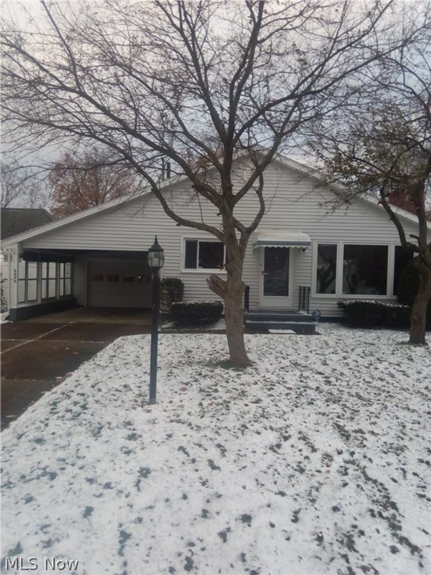 Well Maintained, freshly Remodeled , ranch home located in Perry township. Just seconds away from shopping, perry schools and Sippo Park!
This home offers an attached garage, fenced in backyard, 2 bathrooms and  first floor laundry.  The basement has been partially remodeled making it perfect for entertaining!
MOVE IN READY!! and IMMEDIATE POSSESSION!!