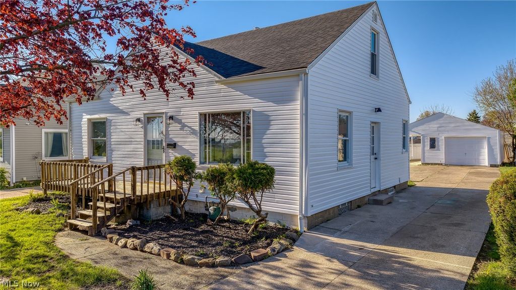 Photo of 2127 Quayle Drive, Akron, OH 44312 (MLS # 5203195)