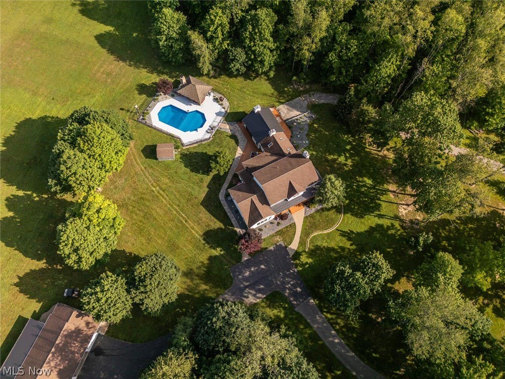 Photo of 44759 Crestview Road, Columbiana, OH 44408 (MLS # 5224761)