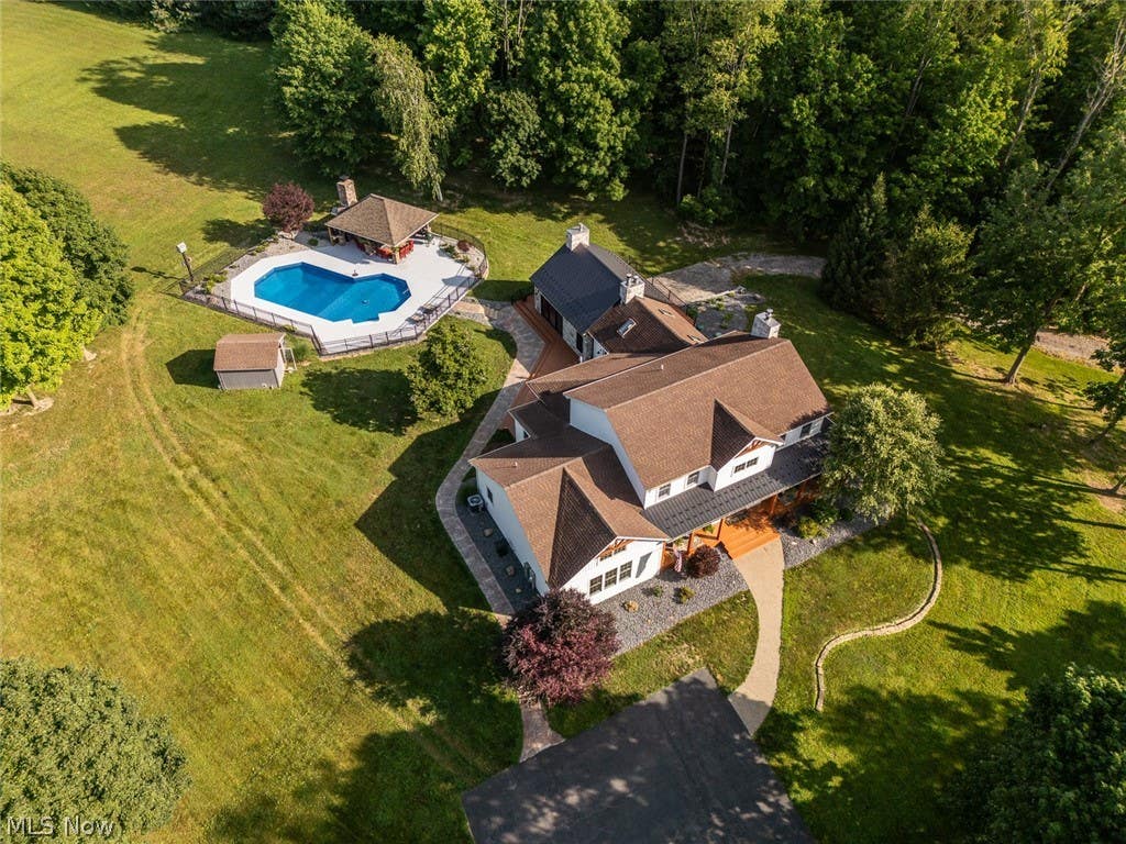 Photo of 44759 Crestview Road, Columbiana, OH 44408 (MLS # 5224761)