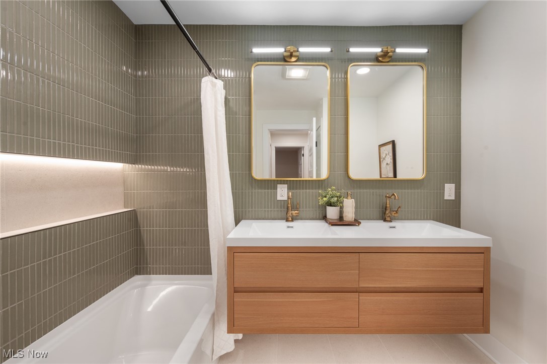 Shaker Country Estates Sub 32 - Residential