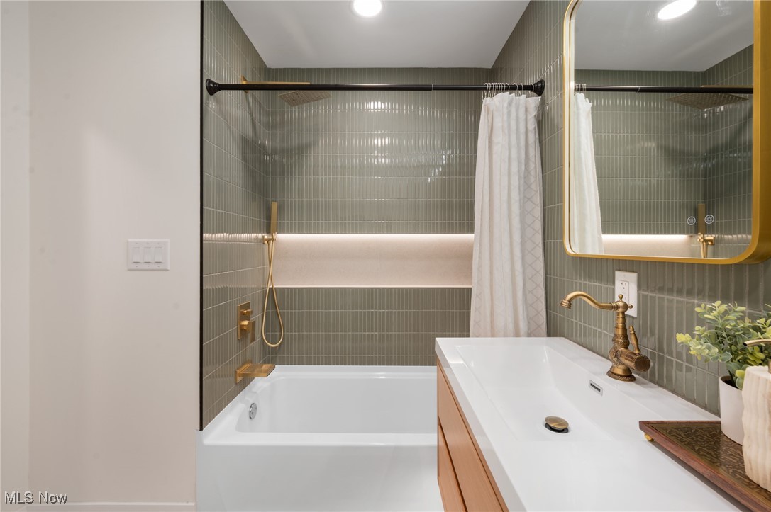 Shaker Country Estates Sub 32 - Residential