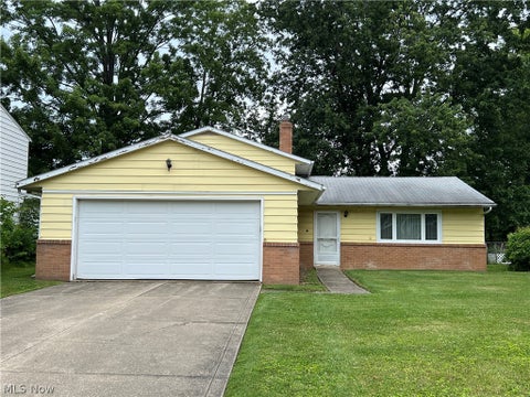 Photo of 5611 Marine Parkway, Mentor on the Lake, OH 44060 (MLS # 5217027)