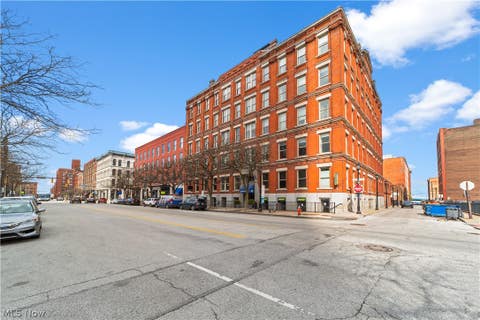 Photo for 408 W Saint Clair Avenue 305