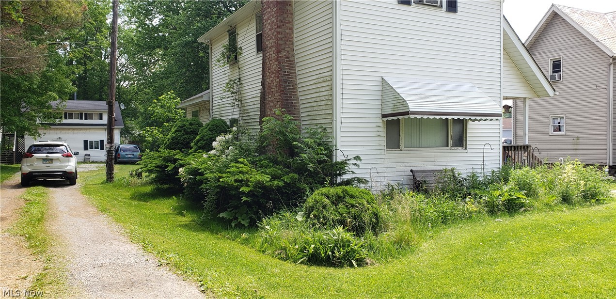 3 units, tenants have been there for years. Please give 24 hr notice to show. 2 Buildings, house up front and second building in back that has a tenant up and down. Seller is selling "as is". Storage shed in the front does not stay belongs to the tenant. Tenants would like to stay. Deep lot.
Front house rents for $600 and the two apts in the back rent for $400 each. There are no leases at this time.