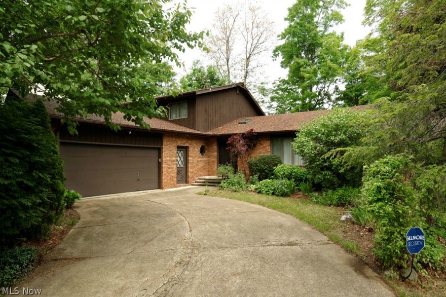 3,694-sqft split-style Colonial plus 450-sqft basement 95% finished to 1st floor standards. Interior recently painted. Cul-de-sac backs to Deerfield Lake park with tennis court. Six houses from a large, picturesque, Deerfield Lake pond with woods and gravel trail. 4-5 bedrooms. 3 full & 1 half-bath. Foyer with skylight, great room, dining room, eat-in kitchen on main level. Family room with 24'x16' elevated back deck, laundry room with garage entry, half-bath, den-office-bedroom#4 on lower level (2 steps down from main level). Master bedroom with private full bath & 3 skylights, 2 bedrooms and a hallway full bath on upper level. Basement is 95% finished with recreation room, bedroom#5 and private full bath. 729-sqft 2.5-car attached garage *** Great floor plan (builder's plans available). Dream location, backs to common grounds. Deerfield Lake amenities; pool, clubhouse, 2 ponds, playset, 3 tennis courts.