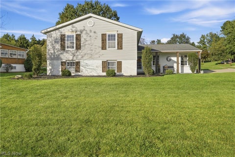 Homes For Sale - 1042 Oak Hill Drive<br/> Massillon, OH 44646