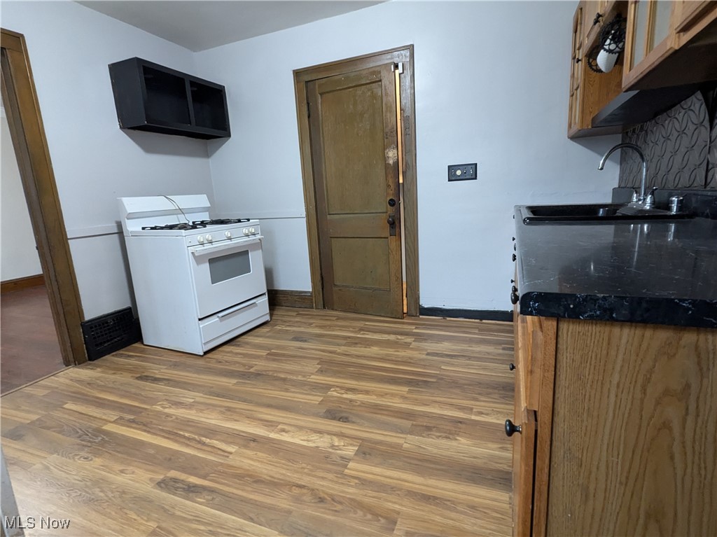 Garfield Heights, Ohio 44125, United States, 2 Bedrooms Bedrooms, ,1 BathroomBathrooms,Residential,Pending,18050