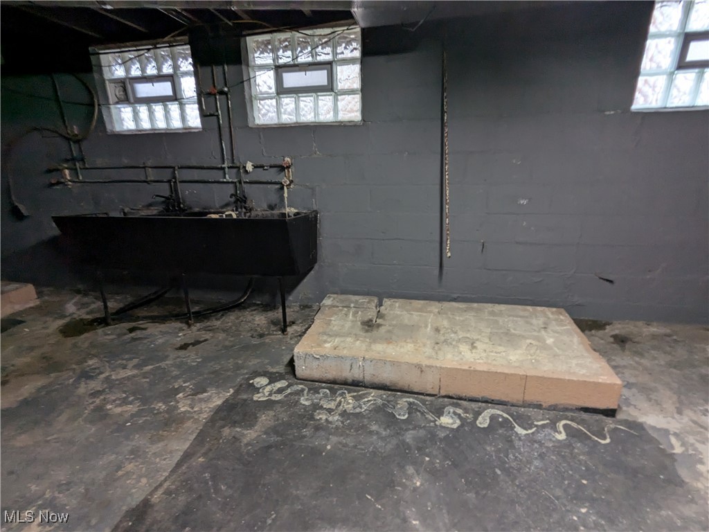 Garfield Heights, Ohio 44125, United States, 2 Bedrooms Bedrooms, ,1 BathroomBathrooms,Residential,Pending,18050