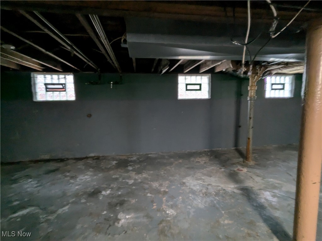 Garfield Heights, Ohio 44125, United States, 2 Bedrooms Bedrooms, ,1 BathroomBathrooms,Residential,Pending,18050