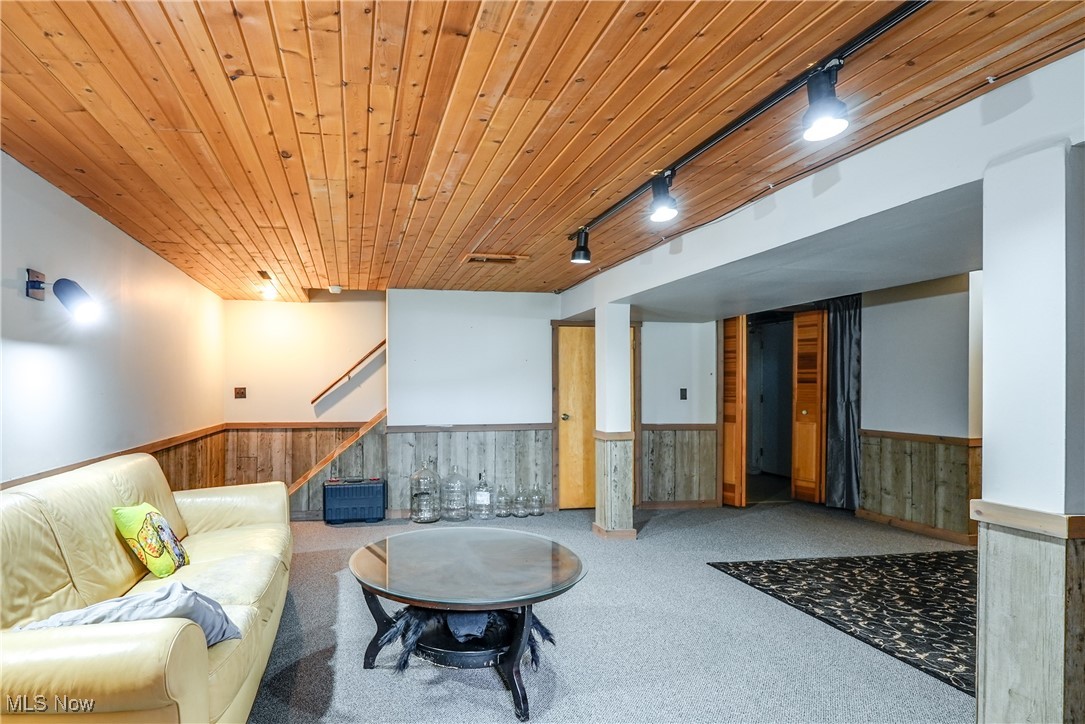 1481 Limonis Street, Uniontown, Ohio image 34