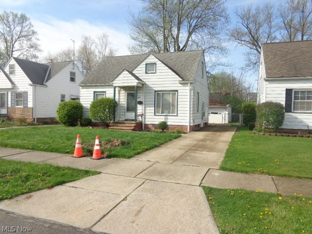 Photo of 448 E 328th Street, Willowick, OH 44095 (MLS # 5201857)