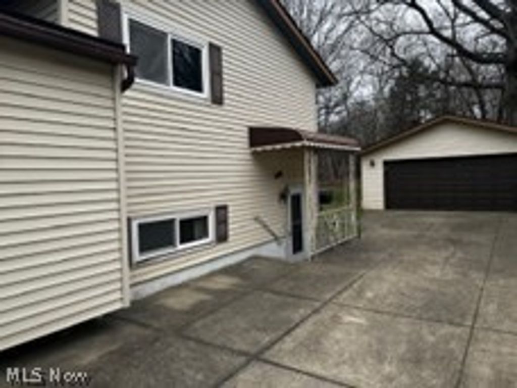 Photo of 983 E 179 Street, Cleveland, OH 44119 (MLS # 5194833)