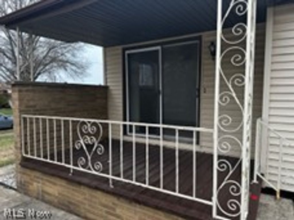 Photo of 983 E 179 Street, Cleveland, OH 44119 (MLS # 5194833)
