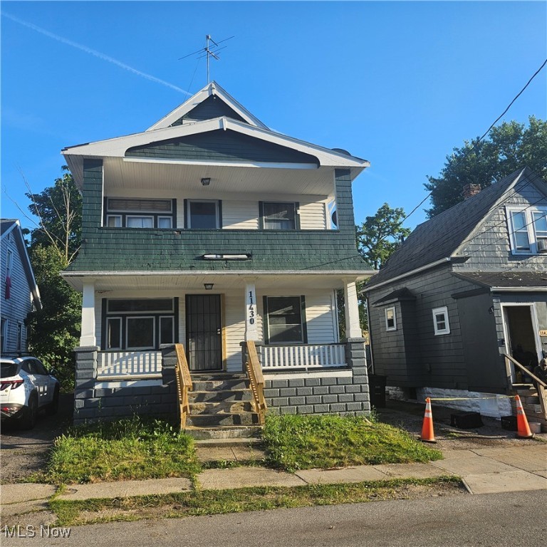 Start -or add to - your investment portfolio with this Cleveland Duplex, close to Shaker Square. With $2000/mo rental income, this gem can generate well above 12% CAP rate - Ask for details!