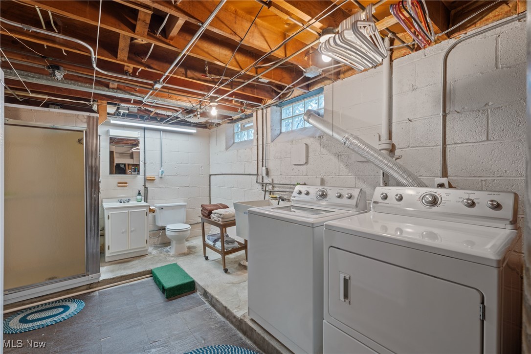 8010 Whittington Drive, Parma, Ohio image 31