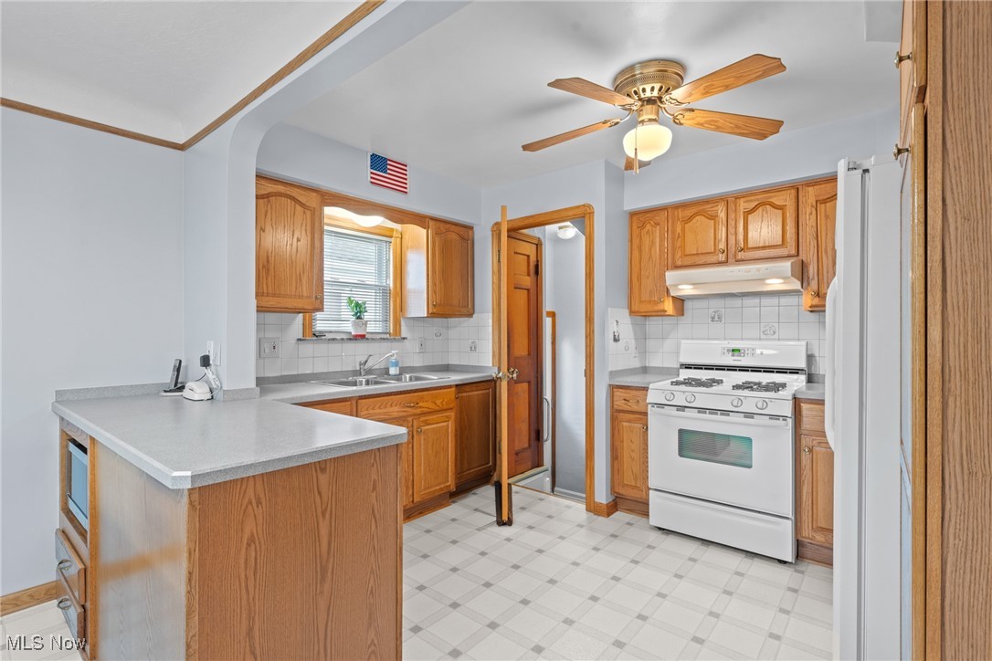 8010 Whittington Drive, Parma, Ohio image 5