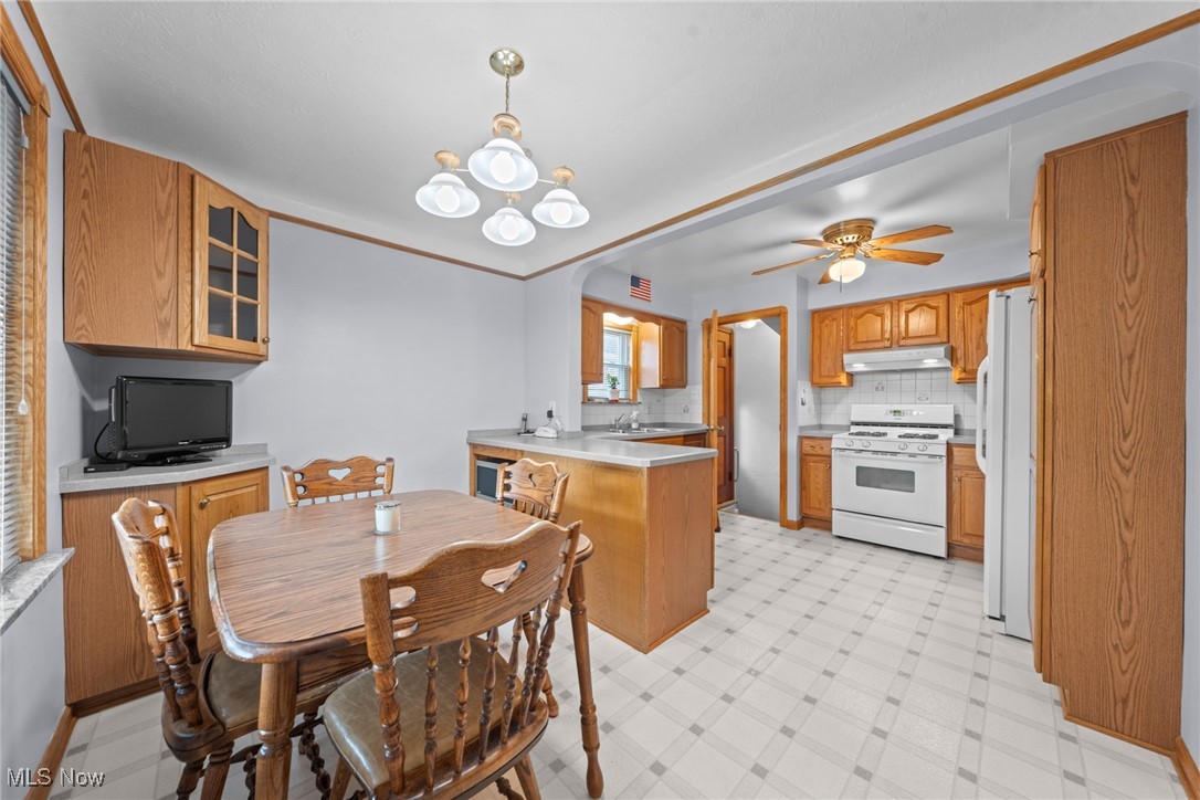 8010 Whittington Drive, Parma, Ohio image 11