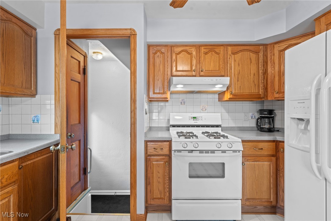 8010 Whittington Drive, Parma, Ohio image 7