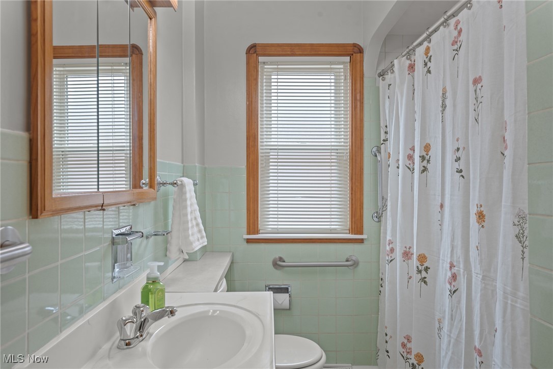 8010 Whittington Drive, Parma, Ohio image 17