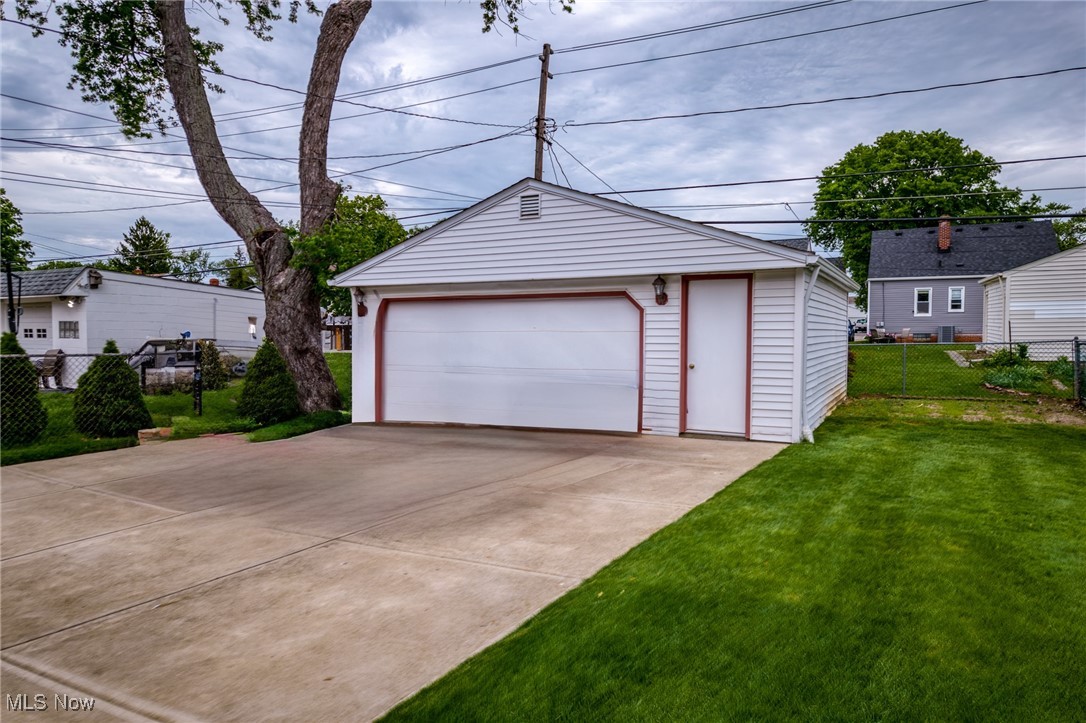 8010 Whittington Drive, Parma, Ohio image 33