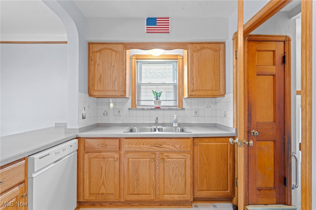 8010 Whittington Drive, Parma, Ohio image 6