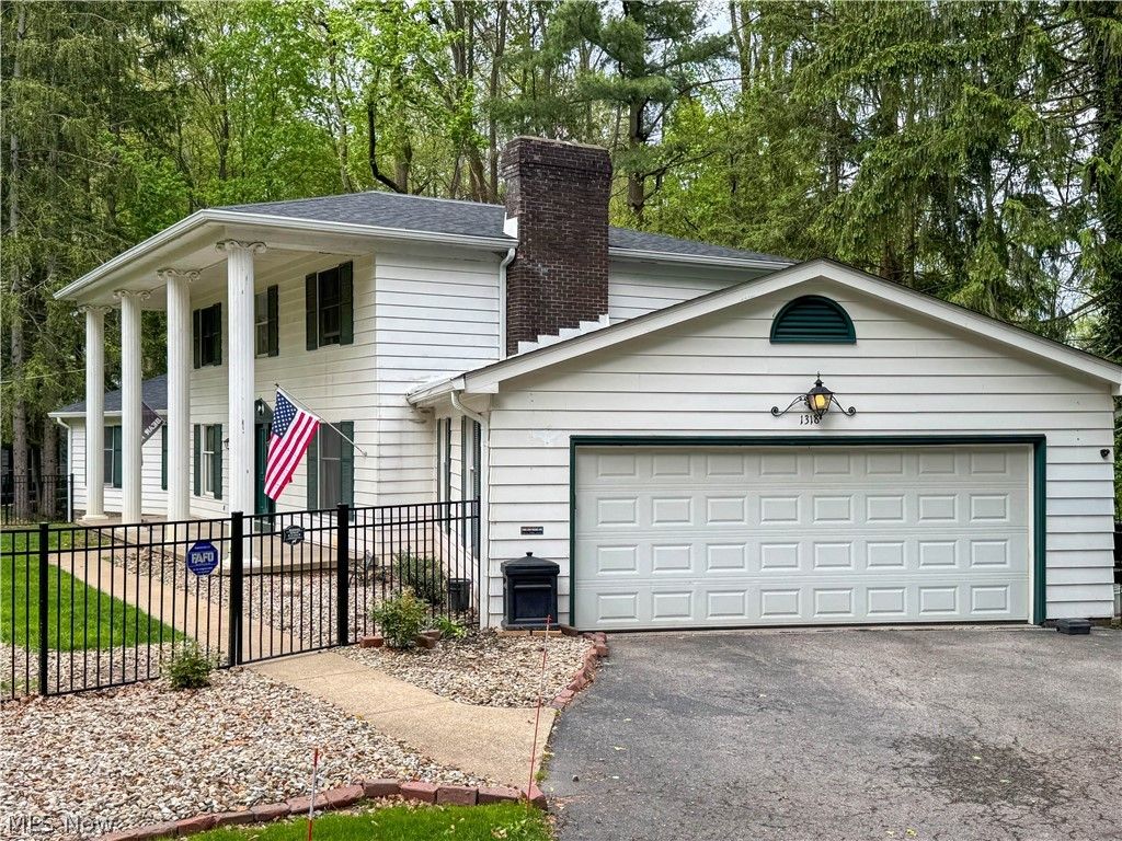 Photo of 1318 Highland Avenue E, Salem, OH 44460 (MLS # 5208245)