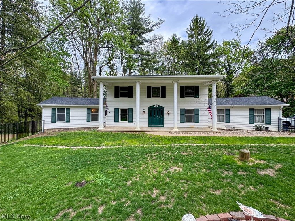 Photo of 1318 Highland Avenue E, Salem, OH 44460 (MLS # 5208245)