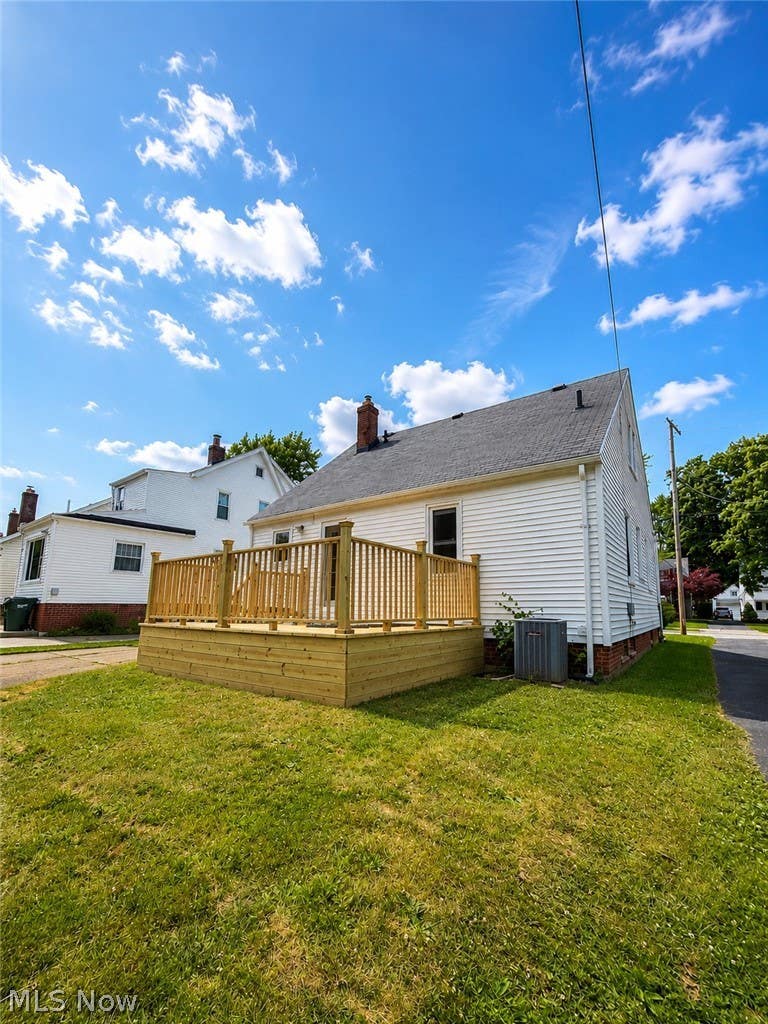 Photo of 1199 Mayfield Ridge Road, Cleveland, OH 44124 (MLS # 5221736)