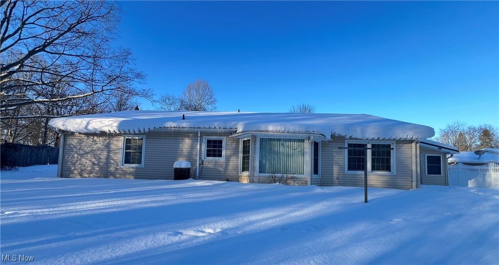 Photo of 5126 Chestnut Hill Drive, Ashtabula, OH 44004 (MLS # 5184555)