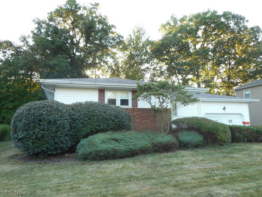 Best Buy in Boardman, large eat-in kitchen w/newer appliances, ceramic floor. Three nice bedrooms, master has 1/2 bath.  All 3 bedrooms have hardwood floors under carpet. Full front porch and private back yard.