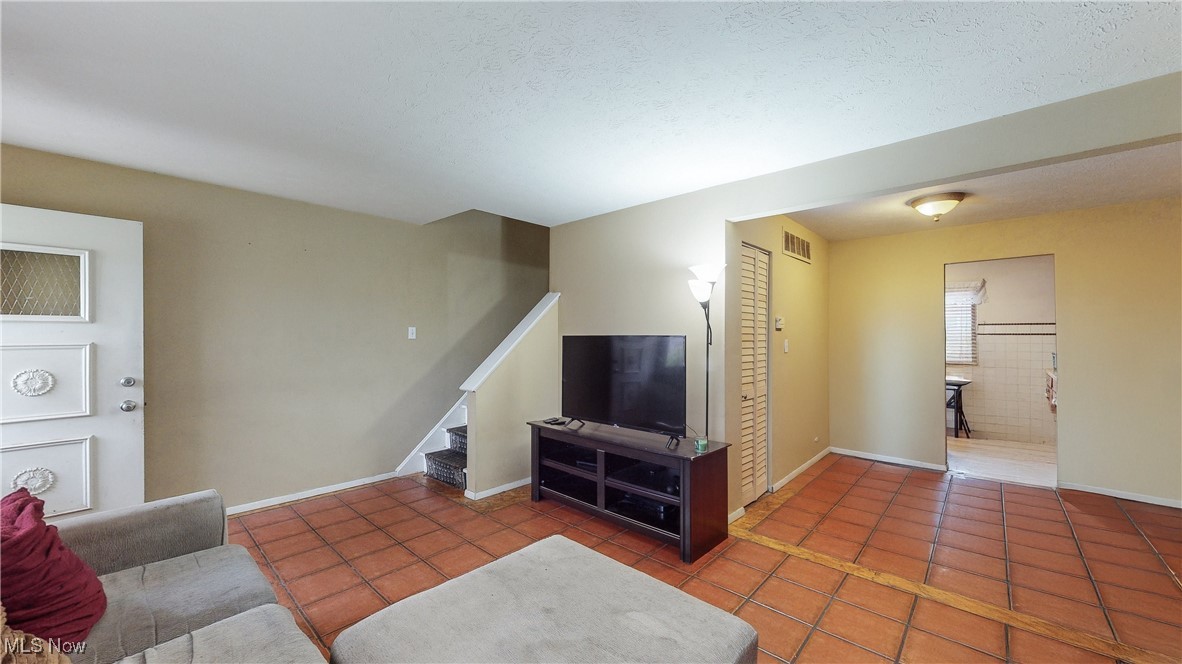 2470 Warren Parkway #APT, 12, Twinsburg, Ohio image 5