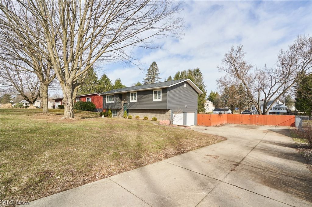 Photo of 1881 Nichols Road, Akron, OH 44312 (MLS # 5191967)