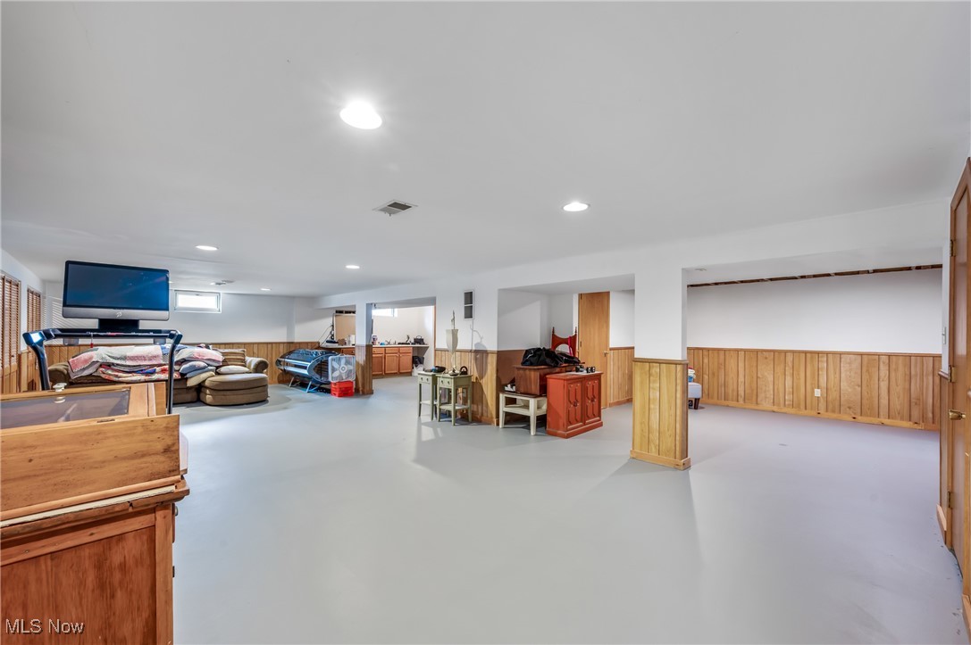 408 Hickory Lane, Salem, Ohio image 36