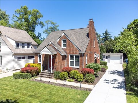 Homes For Sale - 1417 Lynn Park Drive<br/> Cleveland Heights, OH 44121