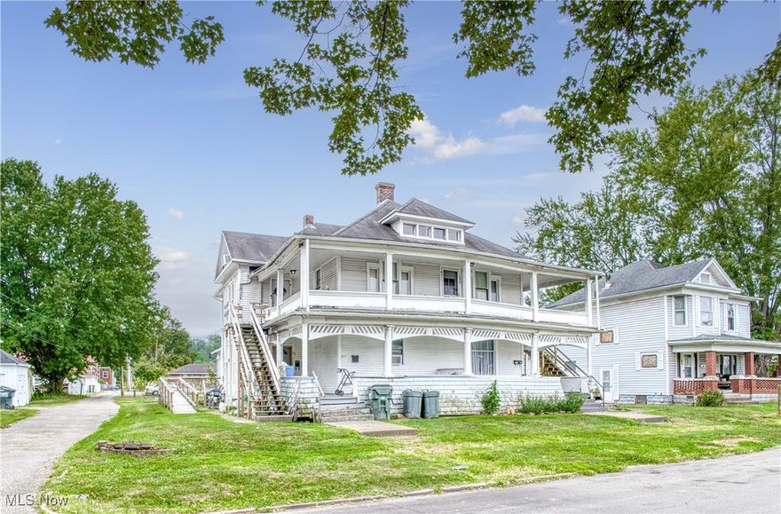 4 UNIT PROPERTY! Great way to get started or grow your real estate portfolio. Great growth and income potential.