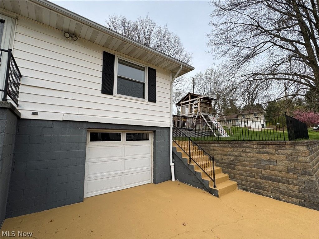 Photo of 109 Carroll Drive, St Clairsville, OH 43950 (MLS # 5226610)