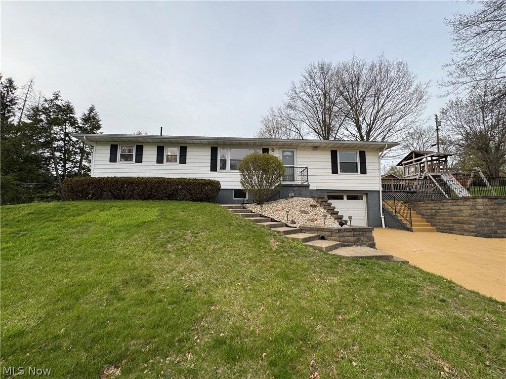 Photo of 109 Carroll Drive, St Clairsville, OH 43950 (MLS # 5226610)