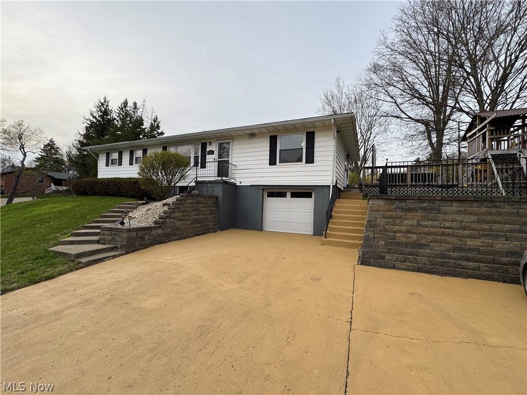 Photo of 109 Carroll Drive, St Clairsville, OH 43950 (MLS # 5226610)