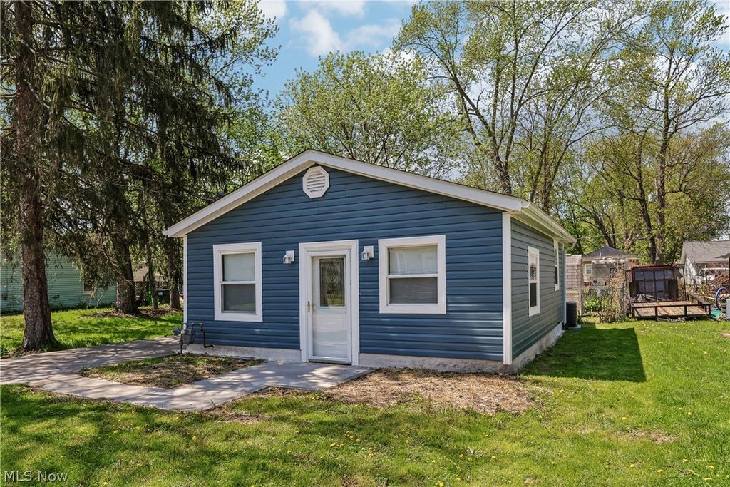 Photo of 1424 5th Street, Lakemore, OH 44250 (MLS # 5203200)