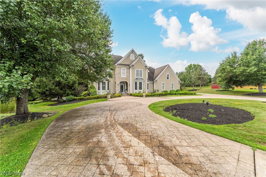 915 Creek View Drive