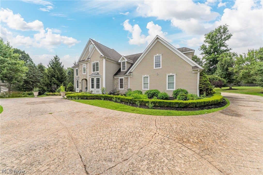 915 Creek View Drive