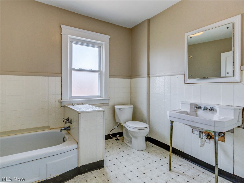 Chas M Noses & Ed Burtons All - Residential Lease