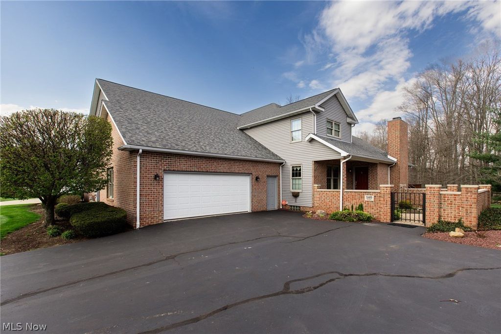 Photo of 140 Hogan Lane, Warren, OH 44484 (MLS # 5200843)