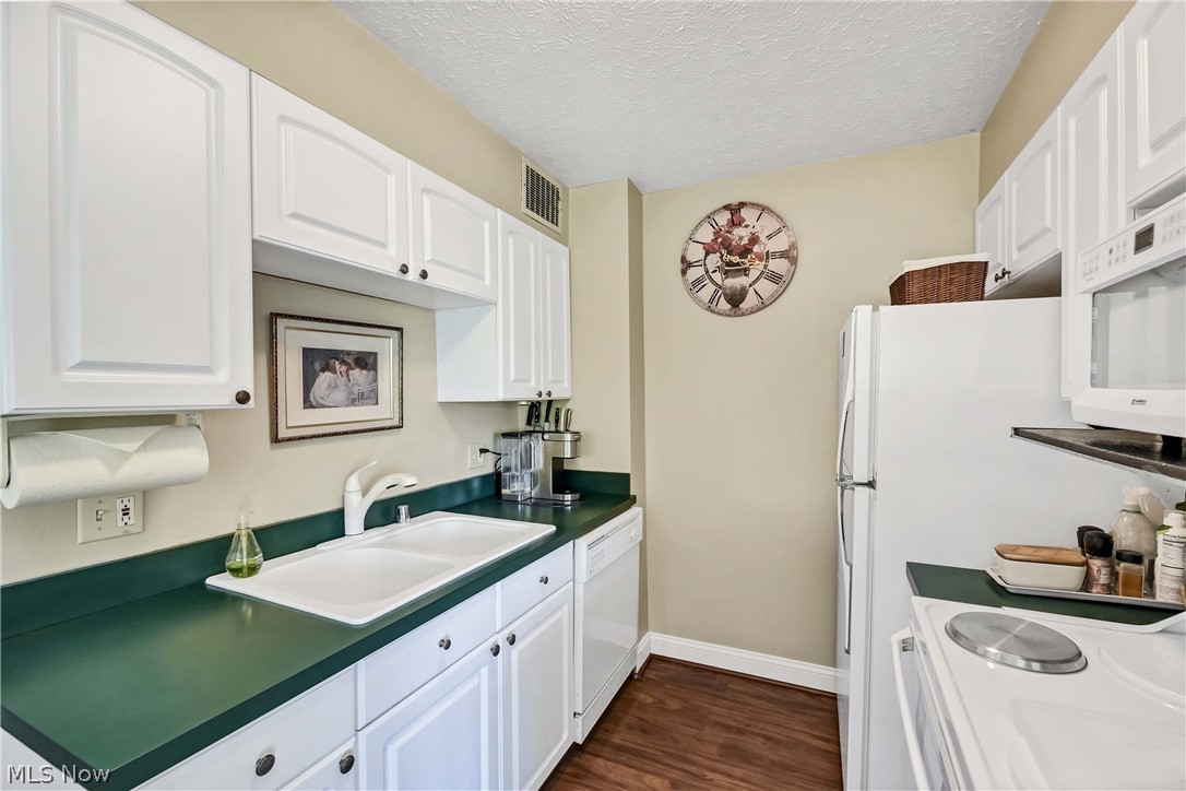 Lake House - Residential