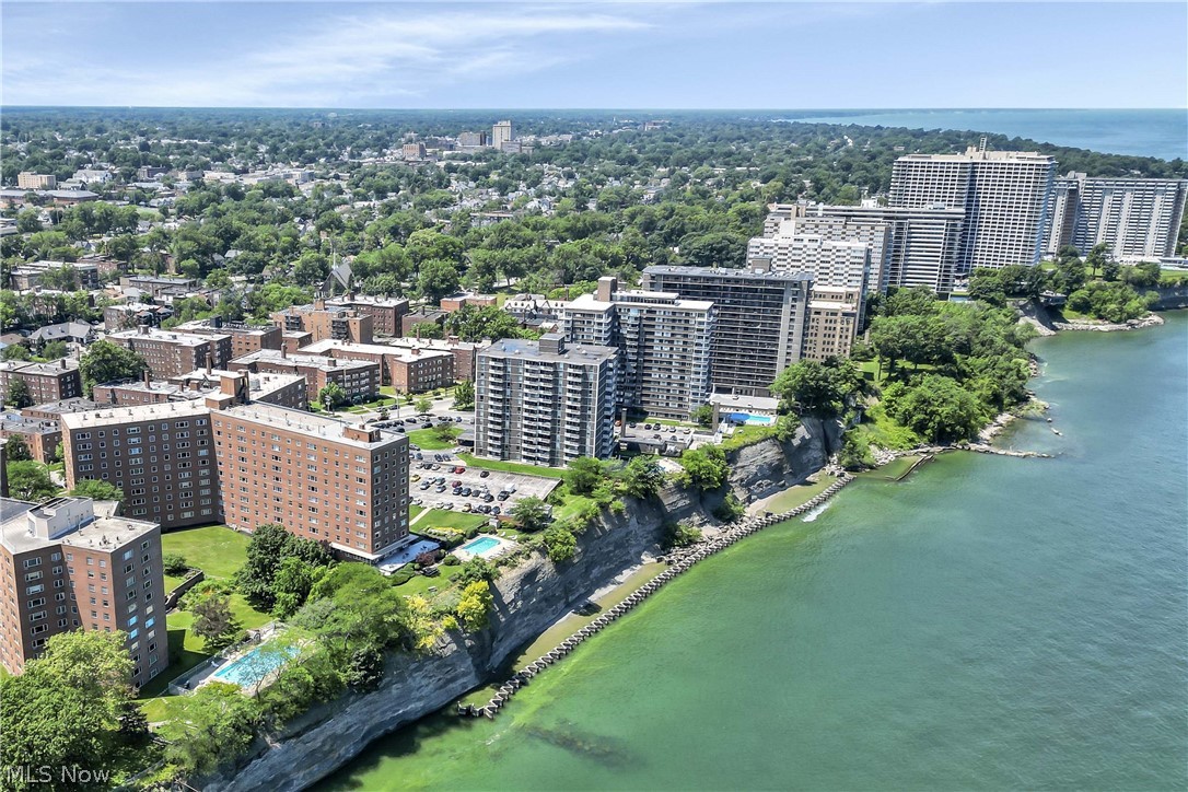 Lake House - Residential