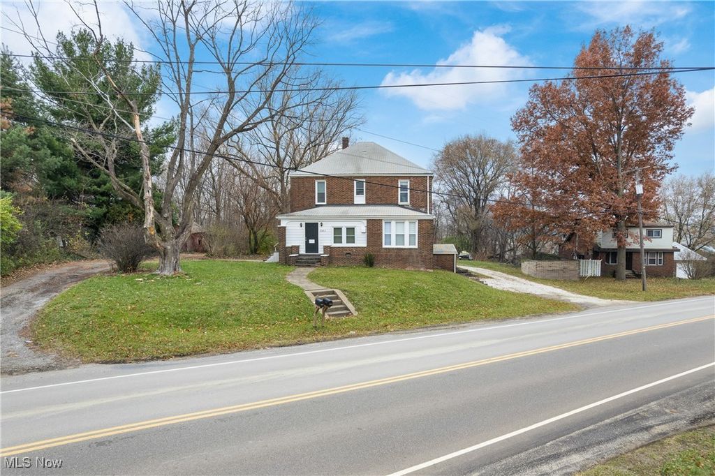 Photo of 2823 Columbus Road NE, Canton, OH 44705 (MLS # 5175784)